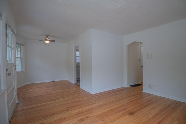 2883 Madison Avenue, Latonia, KY 41015