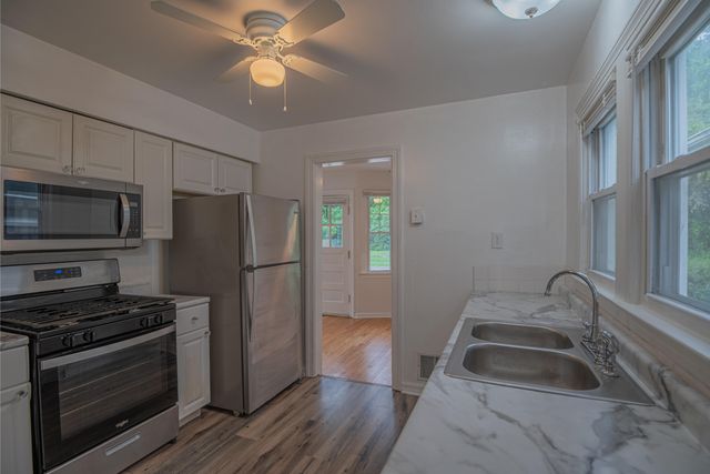 2883 Madison Avenue, Latonia, KY 41015
