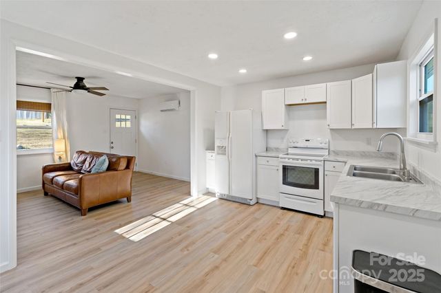 29 Alexander Street, Black Mountain, NC 28711