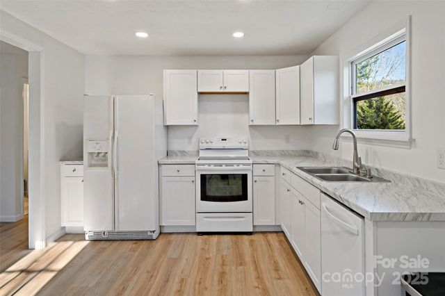 29 Alexander Street, Black Mountain, NC 28711