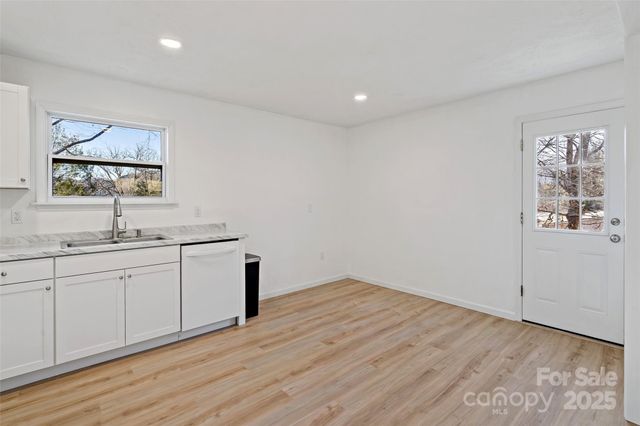 29 Alexander Street, Black Mountain, NC 28711