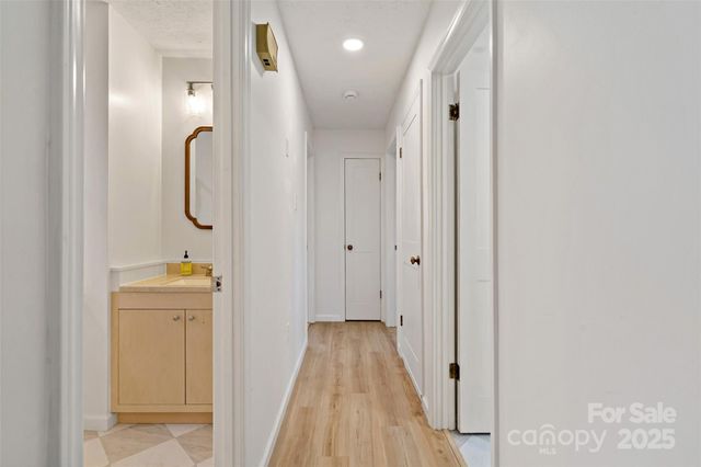 29 Alexander Street, Black Mountain, NC 28711