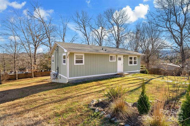 29 Alexander Street, Black Mountain, NC 28711