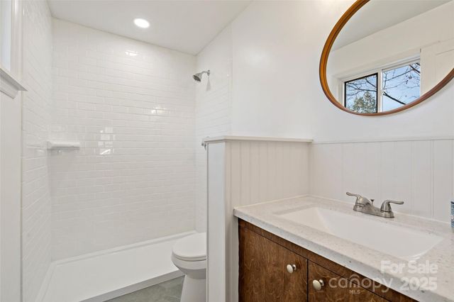 29 Alexander Street, Black Mountain, NC 28711