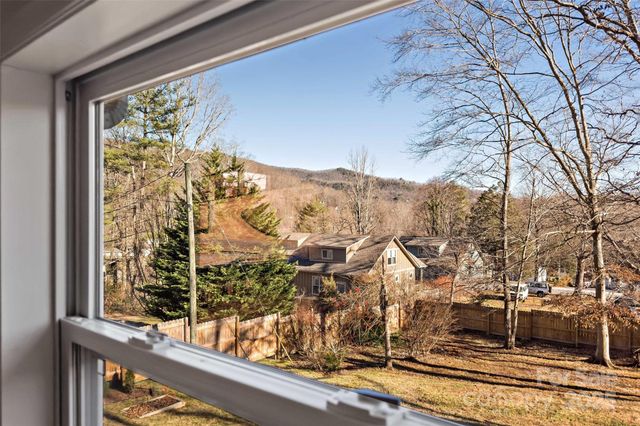 29 Alexander Street, Black Mountain, NC 28711