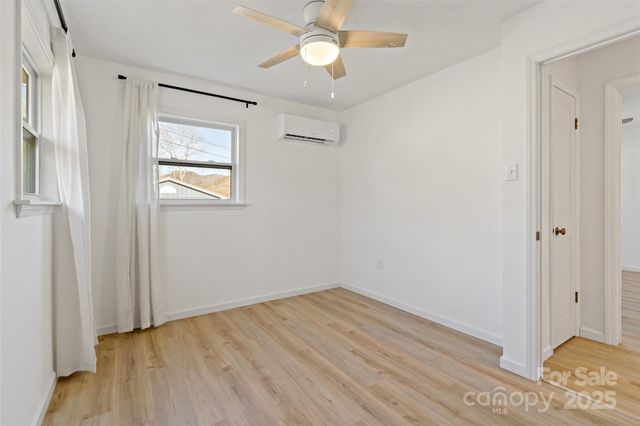 29 Alexander Street, Black Mountain, NC 28711