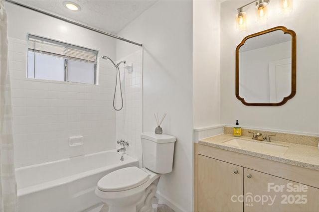 29 Alexander Street, Black Mountain, NC 28711