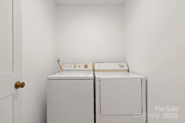 29 Alexander Street, Black Mountain, NC 28711