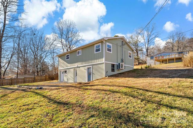 29 Alexander Street, Black Mountain, NC 28711