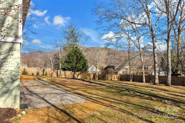 29 Alexander Street, Black Mountain, NC 28711
