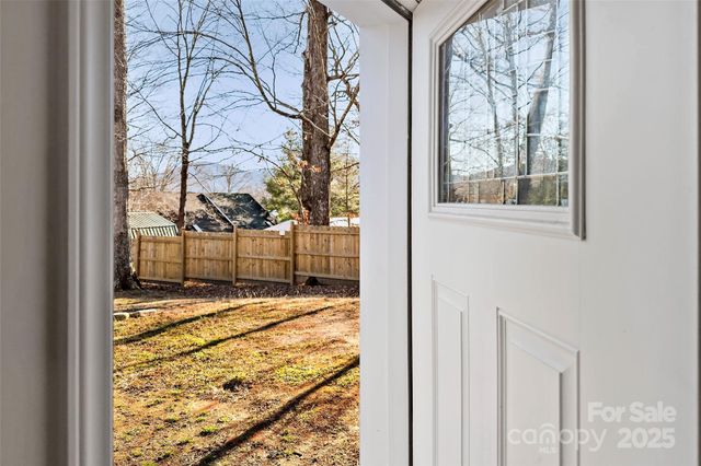 29 Alexander Street, Black Mountain, NC 28711