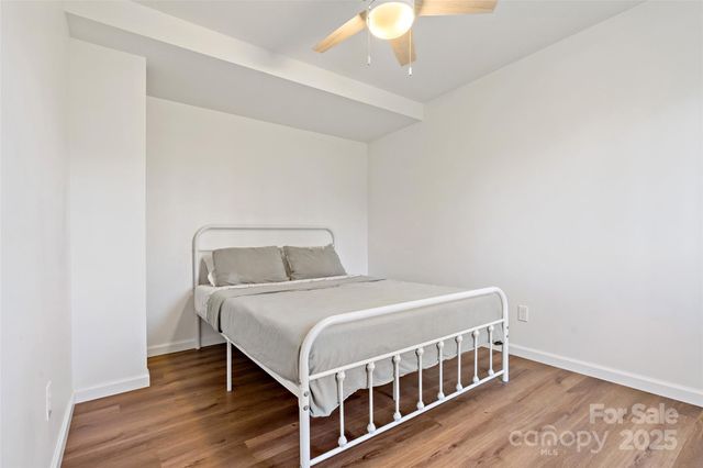 29 Alexander Street, Black Mountain, NC 28711