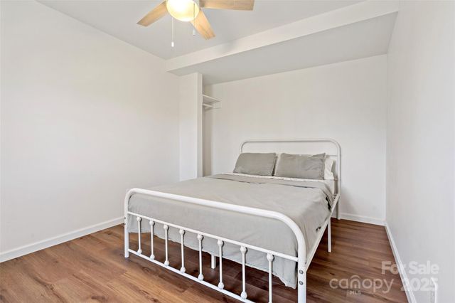 29 Alexander Street, Black Mountain, NC 28711