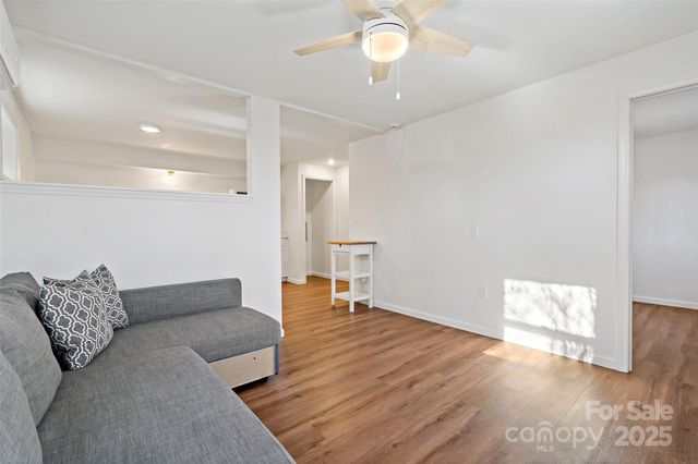 29 Alexander Street, Black Mountain, NC 28711