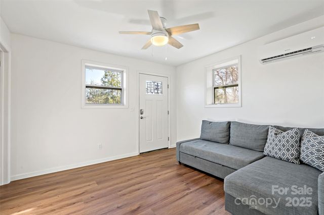 29 Alexander Street, Black Mountain, NC 28711