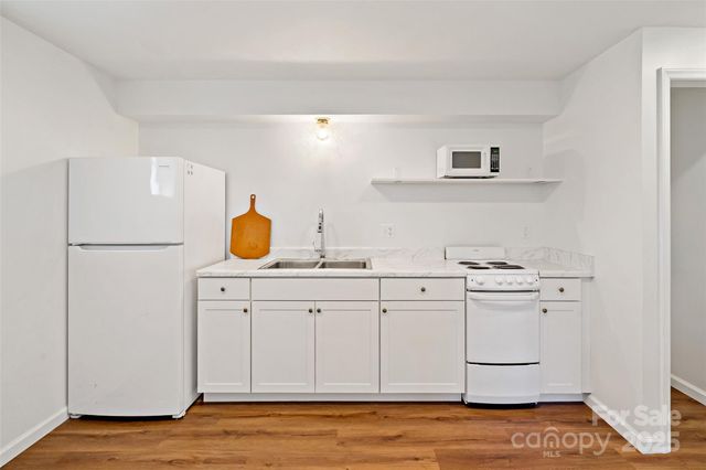 29 Alexander Street, Black Mountain, NC 28711