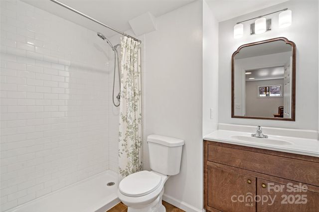 29 Alexander Street, Black Mountain, NC 28711