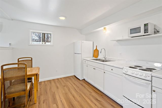 29 Alexander Street, Black Mountain, NC 28711