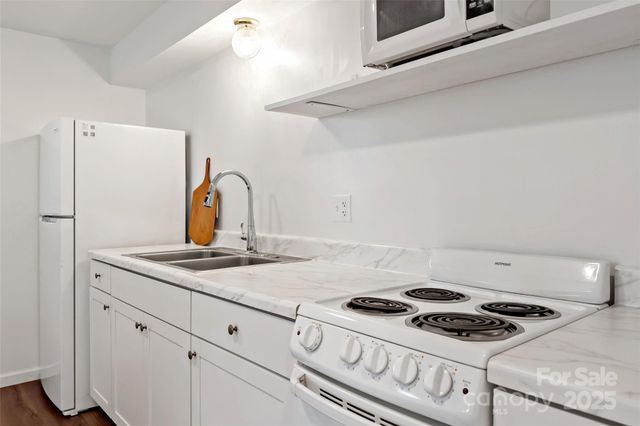 29 Alexander Street, Black Mountain, NC 28711