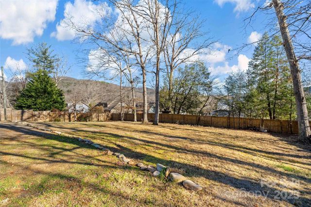 29 Alexander Street, Black Mountain, NC 28711