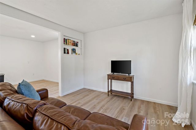 29 Alexander Street, Black Mountain, NC 28711