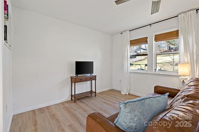 29 Alexander Street, Black Mountain, NC 28711