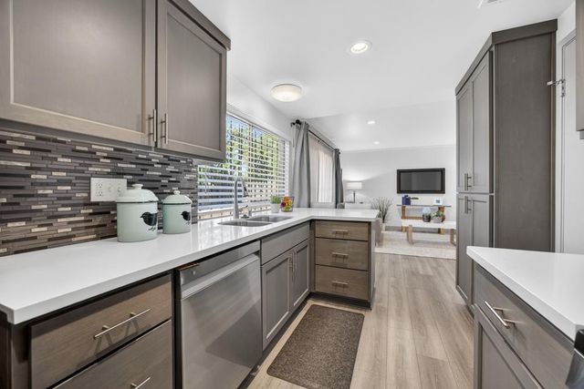 6795 Havenhurst Dr, Sacramento, CA 95831