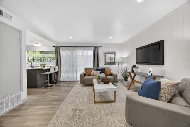 6795 Havenhurst Dr, Sacramento, CA 95831