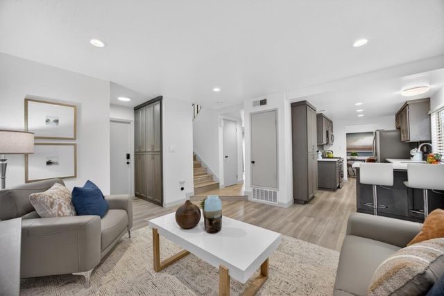 6795 Havenhurst Dr, Sacramento, CA 95831