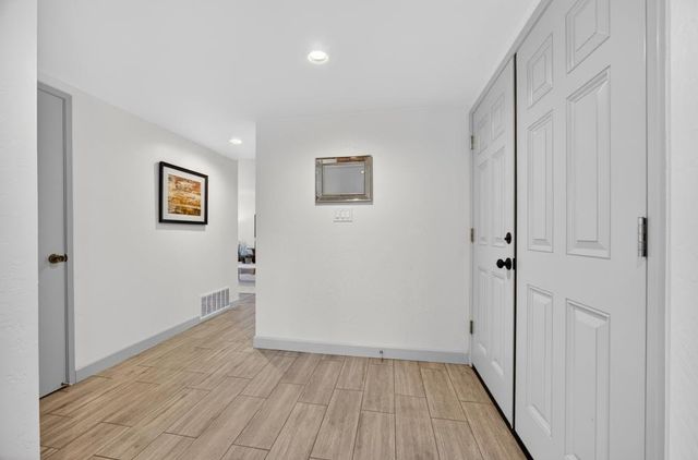 6795 Havenhurst Dr, Sacramento, CA 95831