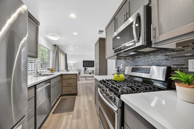 6795 Havenhurst Dr, Sacramento, CA 95831