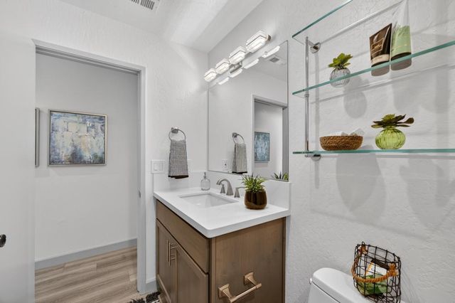 6795 Havenhurst Dr, Sacramento, CA 95831