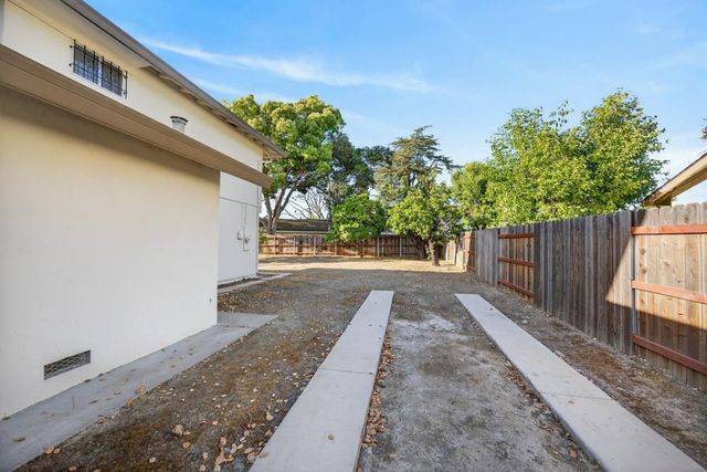 6795 Havenhurst Dr, Sacramento, CA 95831