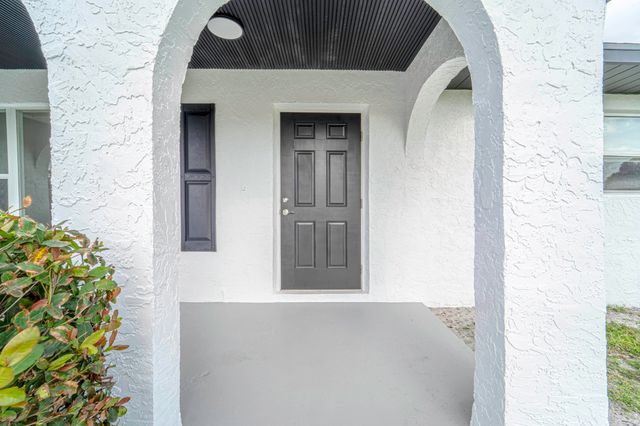 2538 SE Price Court, Port St. Lucie, Port St Lucie, FL 34984