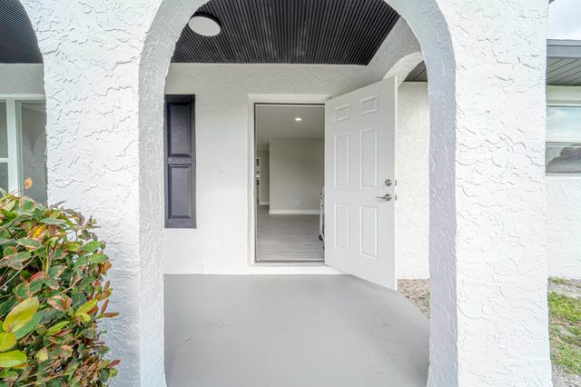 2538 SE Price Court, Port St. Lucie, Port St Lucie, FL 34984