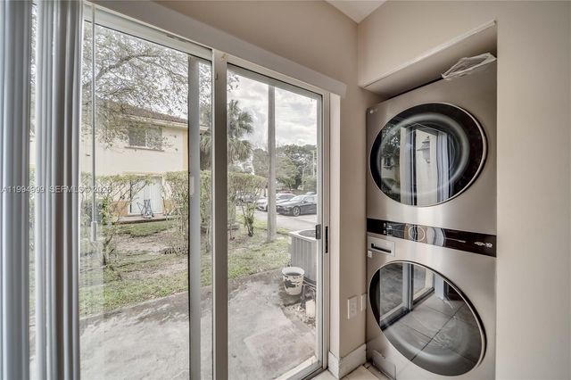 6235 SW 47th Mnr 104, Davie, FL 33314