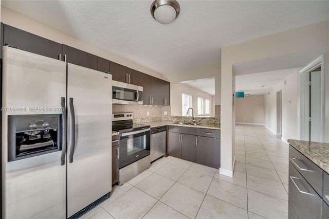 6235 SW 47th Mnr 104, Davie, FL 33314