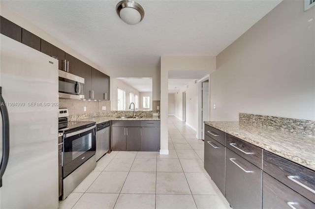 6235 SW 47th Mnr 104, Davie, FL 33314