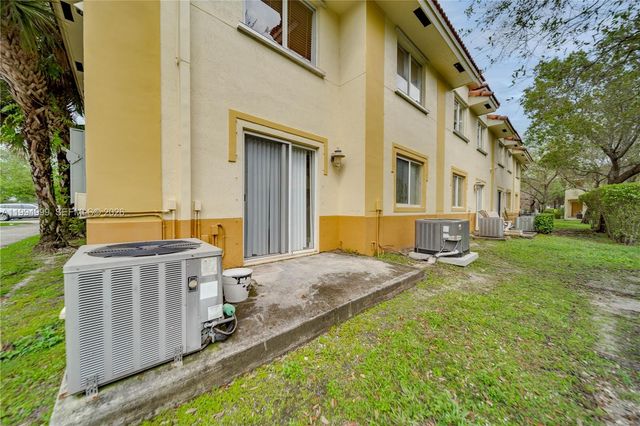 6235 SW 47th Mnr 104, Davie, FL 33314