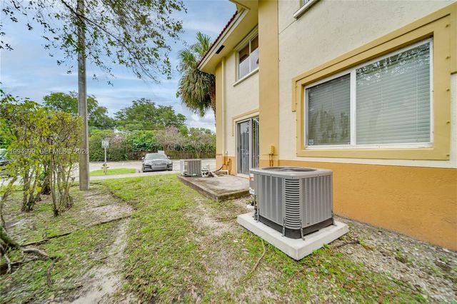 6235 SW 47th Mnr 104, Davie, FL 33314