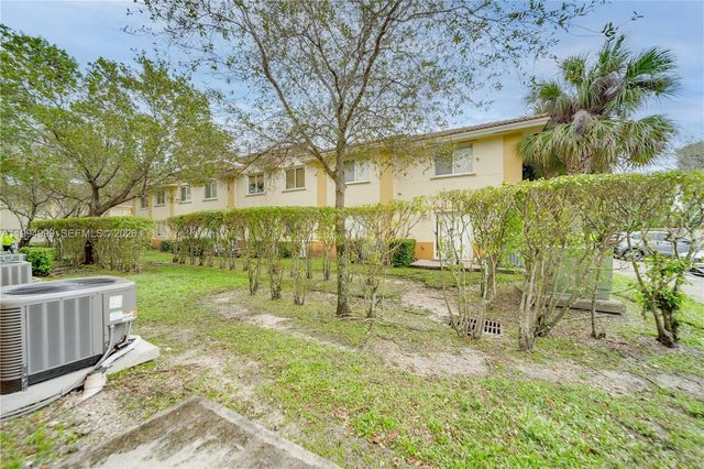 6235 SW 47th Mnr 104, Davie, FL 33314