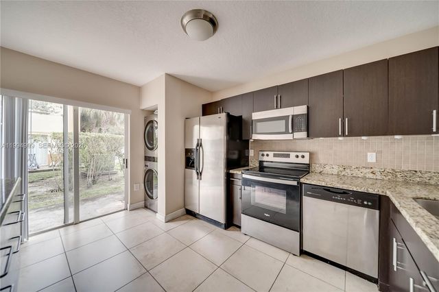 6235 SW 47th Mnr 104, Davie, FL 33314