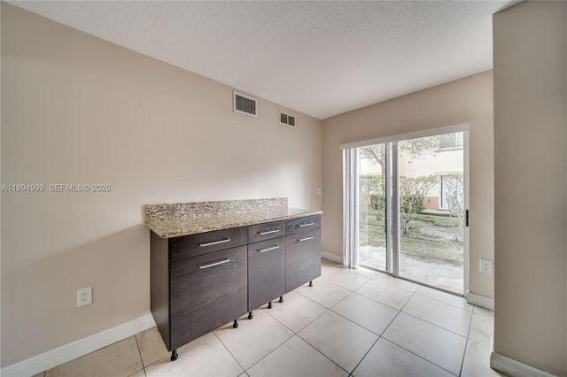 6235 SW 47th Mnr 104, Davie, FL 33314