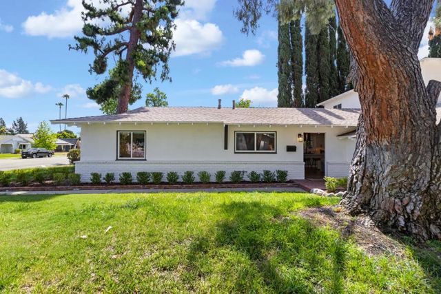 24022 Vanowen Street, West Hills, CA 91307