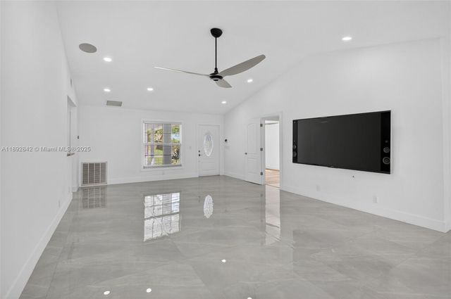 5276 Pine Tree Dr, Delray Beach, FL 33484