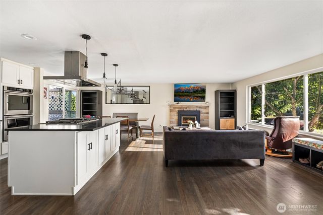 21903 82nd Place W, Edmonds, WA 98026