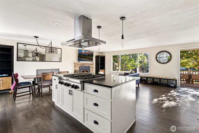 21903 82nd Place W, Edmonds, WA 98026