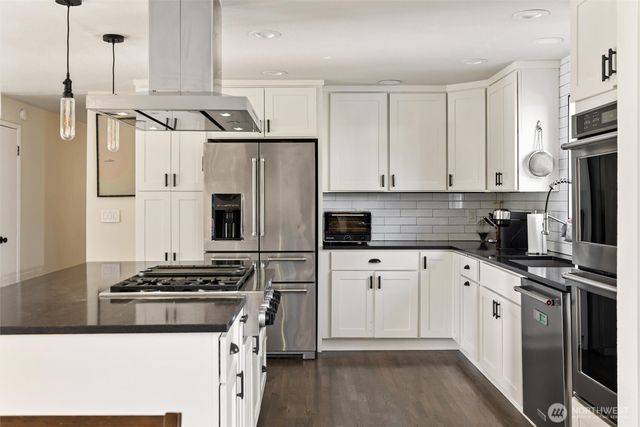 21903 82nd Place W, Edmonds, WA 98026