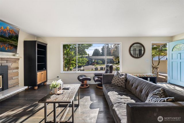 21903 82nd Place W, Edmonds, WA 98026