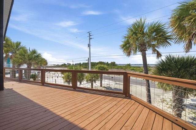7937 White Sands Boulevard, Navarre, FL 32566
